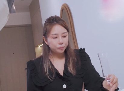 Chịu Hết Nổi Với Cặp Vếu To Căng Của Chị Họ Liang Jiaxin
